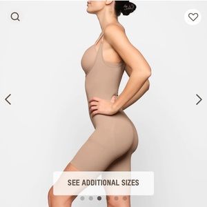 SKIMS.   BUTT ENHANCING OPEN BUST BODYSUIT